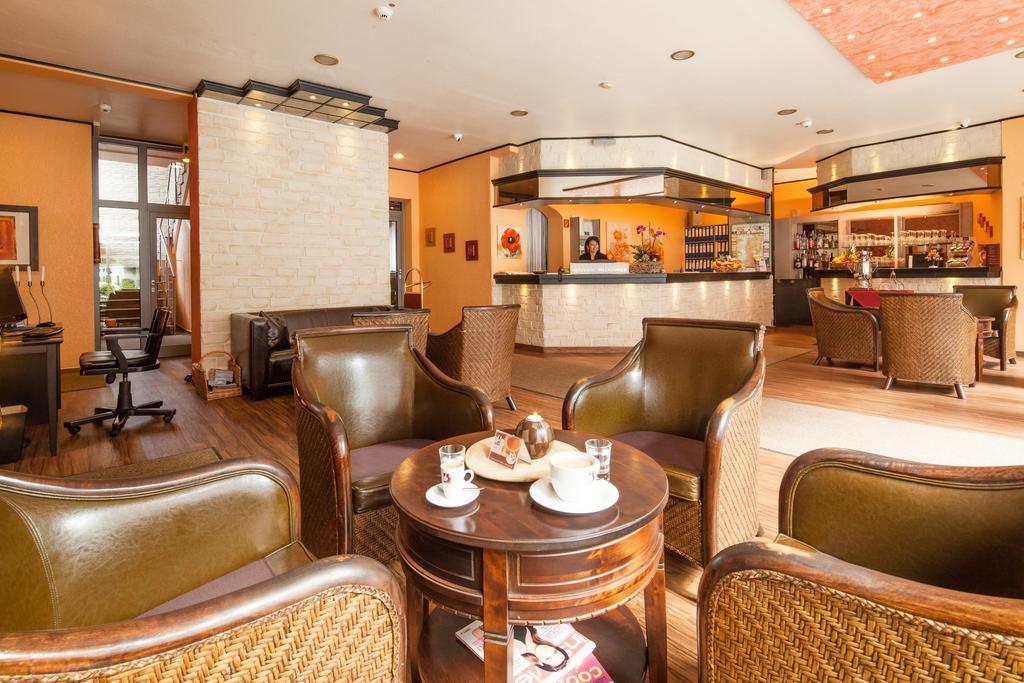 Hotel Mondial Лангенфельд Экстерьер фото