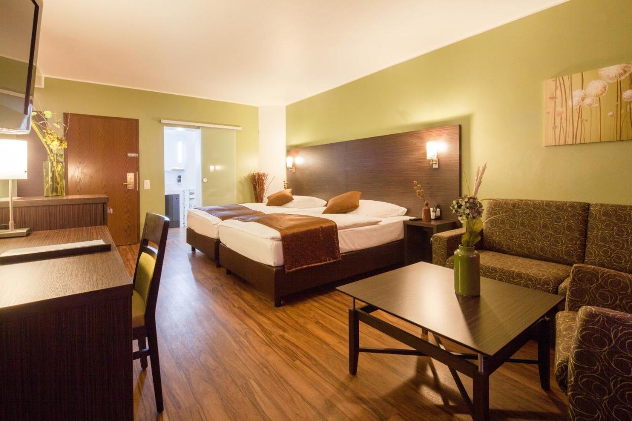 Hotel Mondial Лангенфельд Экстерьер фото